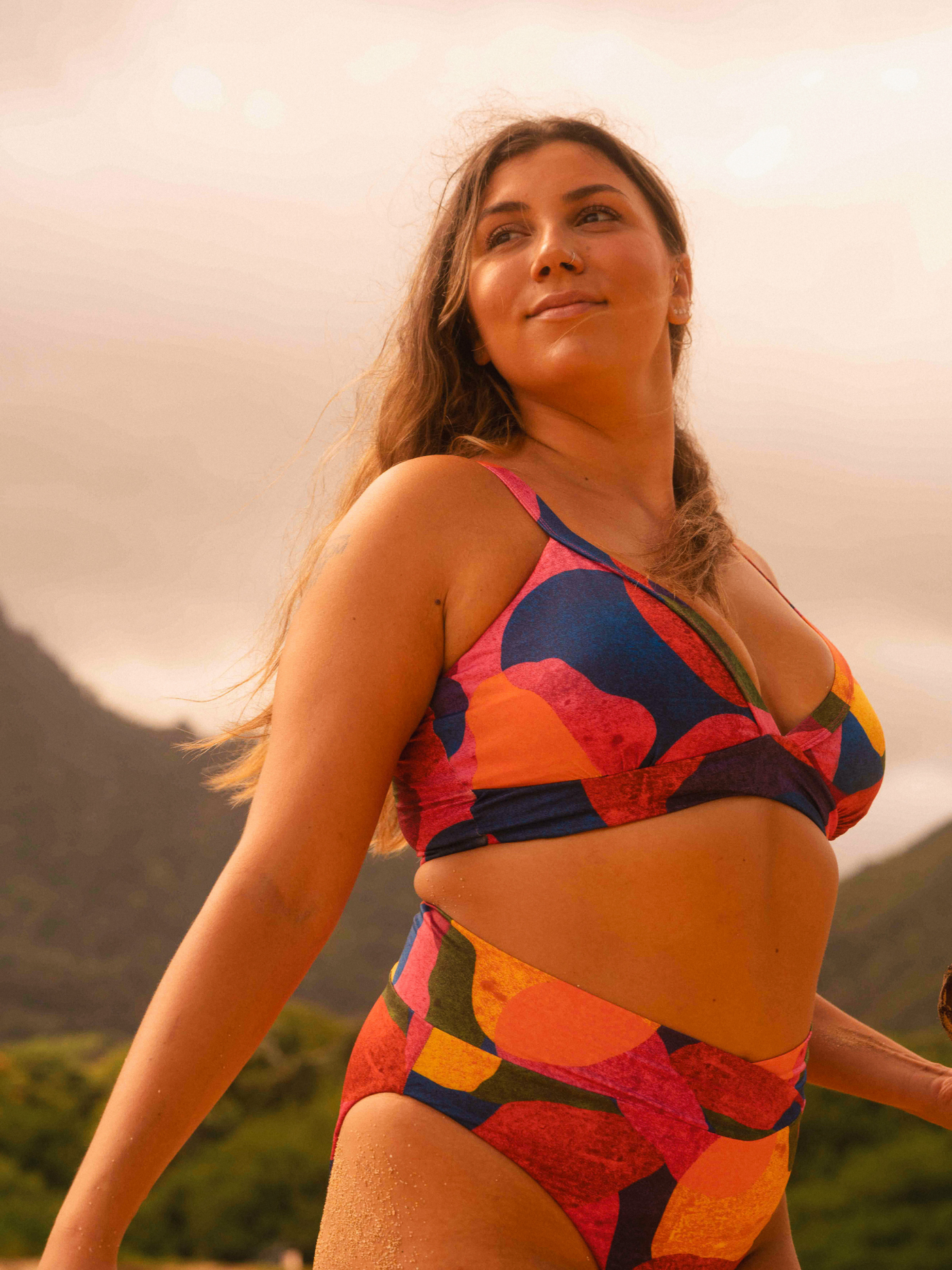 High Hip Crossover Bottoms in Isla